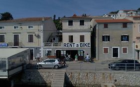 Pleasant Apartment With Seaview